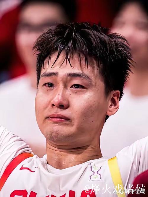 媒体人:赵睿没什么大问题&最近在养伤比赛上强度后有点反应 媒体人:赵睿没什么大问题&后有点反应