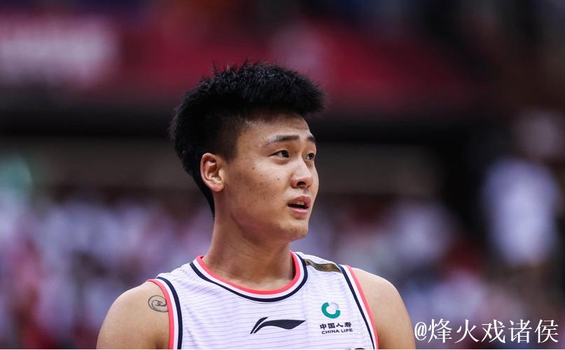 媒体人:赵睿没什么大问题&最近在养伤比赛上强度后有点反应 媒体人:赵睿没什么大问题&最近在养伤比赛上强度后有点反应