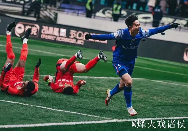 8889天后申花再次在工体取胜 但联赛冠军之路依然漫长